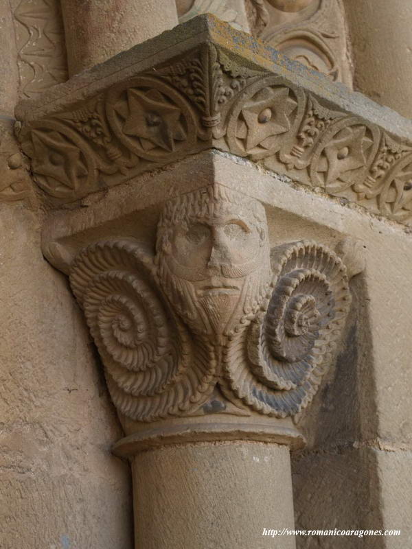 CAPITEL DEL HOMBRE BARBUDO